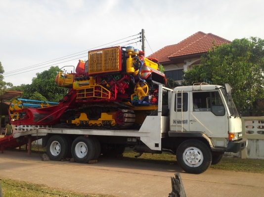 นำส่งแล้วครับ ส่งไป อ.เกษตรวิสัย ร้อยเอ็ด ยังเหลืออีกให้รีบจอง สนใจโทรติดต่อได้  KM 48 เดิน 12 ht (นอก) เครื่อง 6HE+turbo (235แรง) โซ่ D2  46 ข้อ โรลเลอร์ D3 12 ลูก หน้าเกี่ยว 3 เมตร อุ้มเลด 2.5 ตันหรือ star big  12 HT  jo8d + bo (260 แรง)