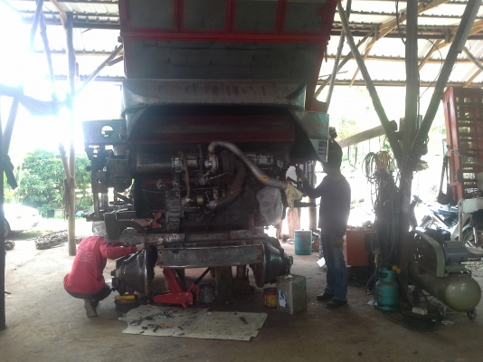 นำส่งแล้วครับ ส่งไป อ.เกษตรวิสัย ร้อยเอ็ด ยังเหลืออีกให้รีบจอง สนใจโทรติดต่อได้  KM 48 เดิน 12 ht (นอก) เครื่อง 6HE+turbo (235แรง) โซ่ D2  46 ข้อ โรลเลอร์ D3 12 ลูก หน้าเกี่ยว 3 เมตร อุ้มเลด 2.5 ตันหรือ star big  12 HT  jo8d + bo (260 แรง)