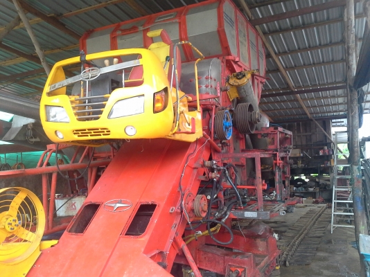 นำส่งแล้วครับ ส่งไป อ.เกษตรวิสัย ร้อยเอ็ด ยังเหลืออีกให้รีบจอง สนใจโทรติดต่อได้  KM 48 เดิน 12 ht (นอก) เครื่อง 6HE+turbo (235แรง) โซ่ D2  46 ข้อ โรลเลอร์ D3 12 ลูก หน้าเกี่ยว 3 เมตร อุ้มเลด 2.5 ตันหรือ star big  12 HT  jo8d + bo (260 แรง)