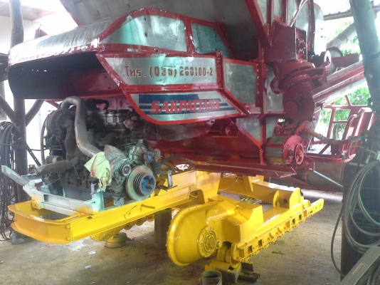 นำส่งแล้วครับ ส่งไป อ.เกษตรวิสัย ร้อยเอ็ด ยังเหลืออีกให้รีบจอง สนใจโทรติดต่อได้  KM 48 เดิน 12 ht (นอก) เครื่อง 6HE+turbo (235แรง) โซ่ D2  46 ข้อ โรลเลอร์ D3 12 ลูก หน้าเกี่ยว 3 เมตร อุ้มเลด 2.5 ตันหรือ star big  12 HT  jo8d + bo (260 แรง)