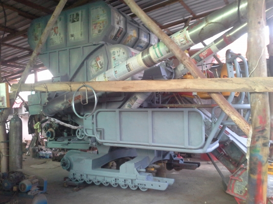 นำส่งแล้วครับ ส่งไป อ.เกษตรวิสัย ร้อยเอ็ด ยังเหลืออีกให้รีบจอง สนใจโทรติดต่อได้  KM 48 เดิน 12 ht (นอก) เครื่อง 6HE+turbo (235แรง) โซ่ D2  46 ข้อ โรลเลอร์ D3 12 ลูก หน้าเกี่ยว 3 เมตร อุ้มเลด 2.5 ตันหรือ star big  12 HT  jo8d + bo (260 แรง)