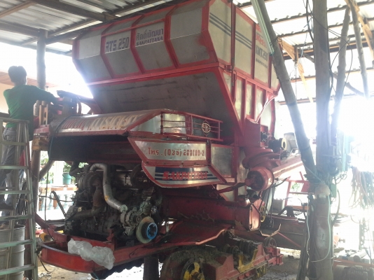 นำส่งแล้วครับ ส่งไป อ.เกษตรวิสัย ร้อยเอ็ด ยังเหลืออีกให้รีบจอง สนใจโทรติดต่อได้  KM 48 เดิน 12 ht (นอก) เครื่อง 6HE+turbo (235แรง) โซ่ D2  46 ข้อ โรลเลอร์ D3 12 ลูก หน้าเกี่ยว 3 เมตร อุ้มเลด 2.5 ตันหรือ star big  12 HT  jo8d + bo (260 แรง)