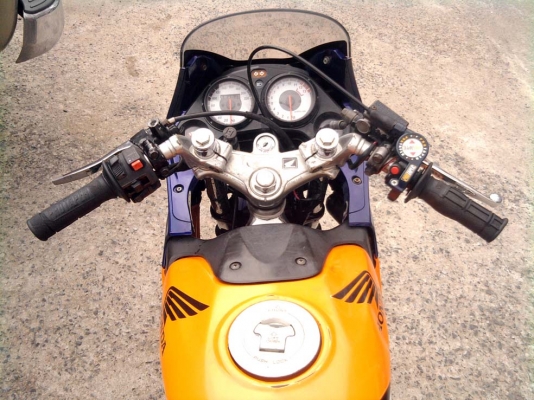 ขออนุญาติขาย HONDA CBR 150 รุ่นพิเศษ  Repsol Edition สตา์ร์ทมือ