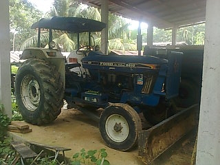 ขายรถไถ FORD 6610 เพลาเดี่ยว เอกสารเล่มทะเบียน 7 จาน ใบมีดดันหน้า ปั๊มกลม ราคา 365000