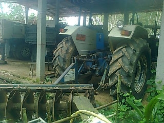 ขายรถไถ FORD 6610 เพลาเดี่ยว เอกสารเล่มทะเบียน 7 จาน ใบมีดดันหน้า ปั๊มกลม ราคา 365000