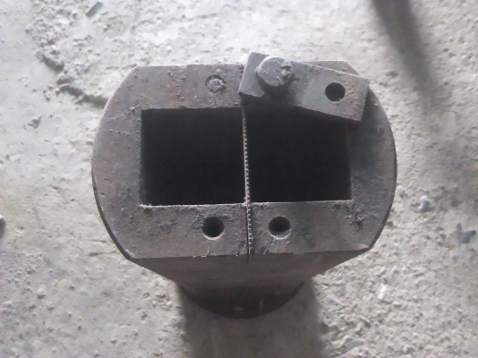 แม่แบบปากท่อ6เหลี่ยมสี่เหลื่ยมของรีดดินและเครื่องอัดถ่านให้เป็นแท่ง( มี8แท่ง)