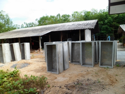 ตะกงปูน ตะกงตับ หรือตะกงชุด สำหรับทำยางแผ่น ชนิด 50 ช่อง ตะกงปูน ตะกงตับ หรือตะกงชุด สำหรับทำยางแผ่น ชนิด 50 ช่อง