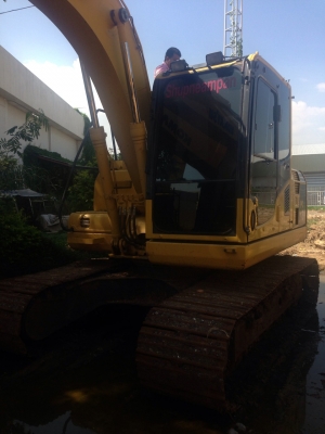 ขายด่วน!!! KOMATSU 130-8 สภาพสวยค่ะ พร้อมใช้งาน เอกสารใบแจ้งจำหน่าย ขายด่วน!!! KOMATSU 130-8 สภาพสวยค่ะ พร้อมใช้งาน เอกสารใบแจ้งจำหน่าย