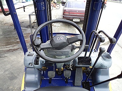 ขายรถยกโคมัสสึ 2 ตัน รุ่น14 เครื่องเบนซิน  กระบอกคู่  เสาสูง 3 เมตร ยางตันใหม่ 4 ล้อ พวงมาลัยเพาเว่อร์  สีเดิมจากนอก นำเข้าจากญี่ปุ่น ใช้งานได้ทันที