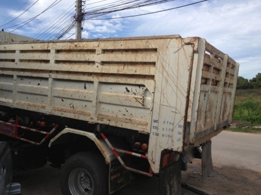 รถฮีโน่ 6 ล้อดั้ม 175 แรงม้า ปี 55  สนใจติดต่อ 081 - 6079515