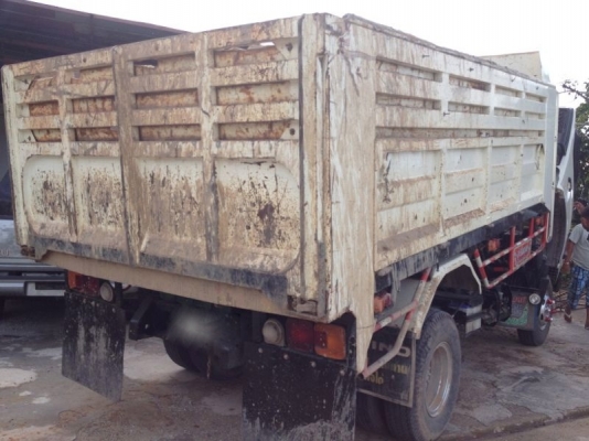 รถฮีโน่ 6 ล้อดั้ม 175 แรงม้า ปี 55  สนใจติดต่อ 081 - 6079515