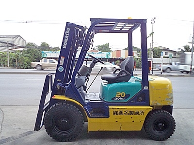 ขายรถยกโคมัสสึ 2 ตัน รุ่น14 เครื่องเบนซิน  กระบอกคู่  เสาสูง 3 เมตร ยางตันใหม่ 4 ล้อ พวงมาลัยเพาเว่อร์  สีเดิมจากนอก นำเข้าจากญี่ปุ่น ใช้งานได้ทันที