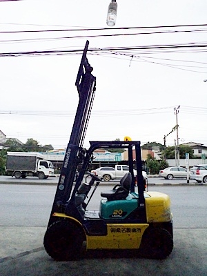 ขายรถยกโคมัสสึ 2 ตัน รุ่น14 เครื่องเบนซิน  กระบอกคู่  เสาสูง 3 เมตร ยางตันใหม่ 4 ล้อ พวงมาลัยเพาเว่อร์  สีเดิมจากนอก นำเข้าจากญี่ปุ่น ใช้งานได้ทันที