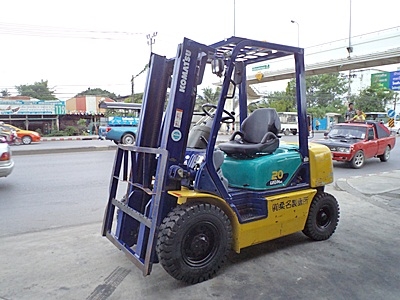 ขายรถยกโคมัสสึ 2 ตัน รุ่น14 เครื่องเบนซิน  กระบอกคู่  เสาสูง 3 เมตร ยางตันใหม่ 4 ล้อ พวงมาลัยเพาเว่อร์  สีเดิมจากนอก นำเข้าจากญี่ปุ่น ใช้งานได้ทันที