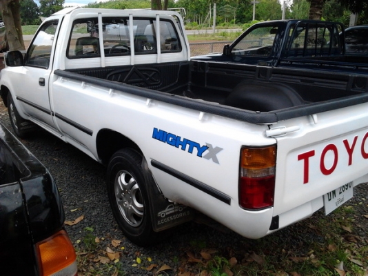 ***ขายแล้วครับขอบคุณ Truck2hand ขาย กระบะตอนเดียว TOYOTA HILUX MIGHTY-X ปี36/93 เครื่องเดิม2L 2.5 แรงดี แห้ง ติดง่ายไม่เยิ้ม ช่วงล่างคัสซีสวย ไม่ผุ ไม่ดาม ภายในสวย คอนโซลครบ  แอร์ พ.ธรรมดา ทำตาเต็ม โป่งหน้า สวยๆ สีสวย เคลียร์สีแล้ว  ยางดี4เส้น พื้นปูกระบะ