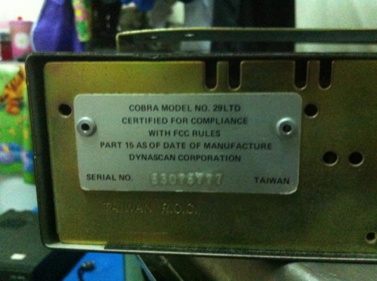 ขายเครื่องโมบาย 27 MHz. 40 CHสภาพเครื่องสวยครับมาพร้อมไมค์ ราคาไม่แพง