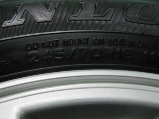 ขายยาง Dunlop รุ่น Grandtrek ขนาด 245/70R16 ยางผลิตปี 13 สภาพใหม่มากๆ