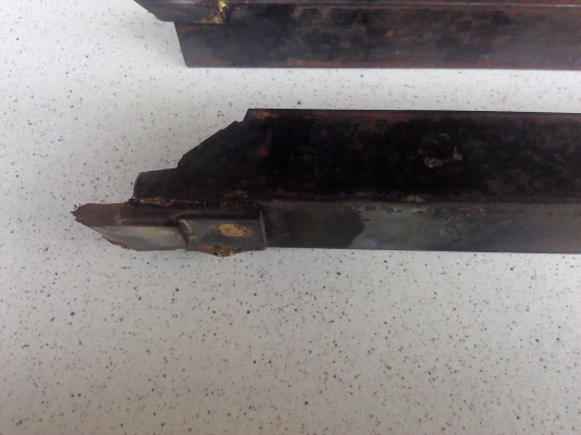 มีดกลึงแบบเชื่อมติดพร้อมด้ามและเจียร์ให้(มีVDOทดสอบกลึงให้ดู) ใช้ได้เลยเมื่อไปถึง เชื่อมให้แบบหนึ่งด้านและสองด้าน มีดกลึงแบบเชื่อมติดพร้อมด้ามและเจียร์ให้(มีVDOทดสอบกลึงให้ดู) ใช้ได้เลยเมื่อไปถึง เชื่อมให้แบบหนึ่งด้านและสองด้าน