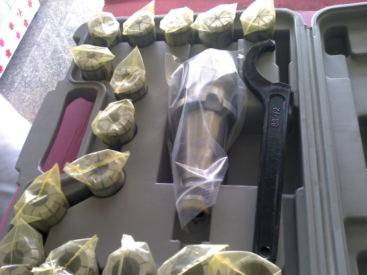 ชุดหัวจับและลูกคลอเลจ มีหลายเบอร์อุปกรณ์ยกกล่อง ER16,ER20,ER25,ER32,ER40,