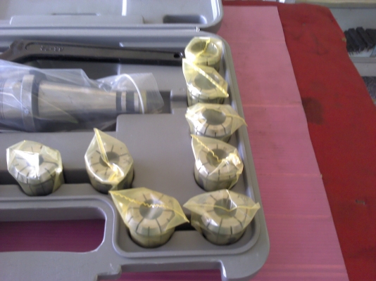 ชุดหัวจับและลูกคลอเลจ มีหลายเบอร์อุปกรณ์ยกกล่อง ER16,ER20,ER25,ER32,ER40,