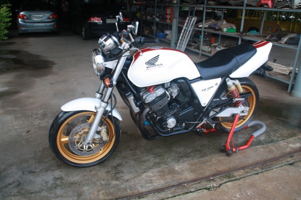 ขาย CB 400 ปี 98 เวอร์ชั่น S คาร์บูไฟฟ้า ปั้มเบรมโบ้ ท่อสูตร สรรรพสามิตแท้ 79000