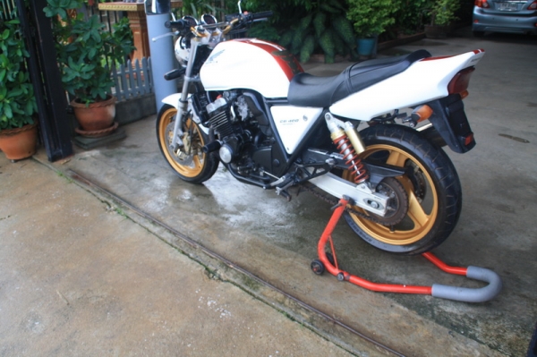 ขาย CB 400 ปี 98 เวอร์ชั่น S คาร์บูไฟฟ้า ปั้มเบรมโบ้ ท่อสูตร สรรรพสามิตแท้ 79000