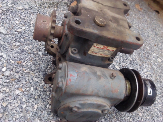 เกียร์ทดแบบสองชั้นต่อกัน ทำให้อัตราทดเยอะมาก ประมาณ1ต่อ300 ของUSA.(มีสองตัว)