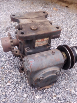 เกียร์ทดแบบสองชั้นต่อกัน ทำให้อัตราทดเยอะมาก ประมาณ1ต่อ300 ของUSA.(มีสองตัว)