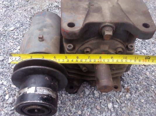 เกียร์ทดแบบสองชั้นต่อกัน ทำให้อัตราทดเยอะมาก ประมาณ1ต่อ300 ของUSA.(มีสองตัว)