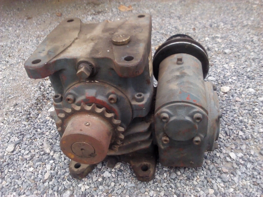 เกียร์ทดแบบสองชั้นต่อกัน ทำให้อัตราทดเยอะมาก ประมาณ1ต่อ300 ของUSA.(มีสองตัว)