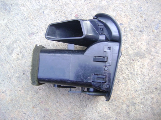 กรอบช่องแอร์ mitsu ultima (ด้านขวา)