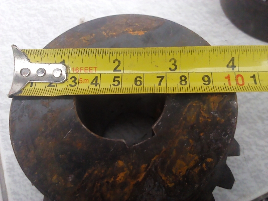 ตัวละ200 บาทเฟื่องดอกจอก (BEVEL GEARS) ใช้เปลี่ยนแนวของการส่งกำลัง ของใหม่ยังไม่ได้ใช้ขนาด 5 นิ้ว รูใน 38 มม.(มี10