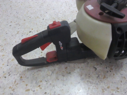 เครื่องตัดแต่งกิ่งไม้ พุ่มไม้ ต้นชา โครงใบตัดยาว 29 นิ้ว ใบมีดหนึ่งด้าน