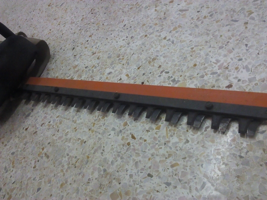 เครื่องตัดแต่งกิ่งไม้ พุ่มไม้ ต้นชา โครงใบตัดยาว 29 นิ้ว ใบมีดหนึ่งด้าน