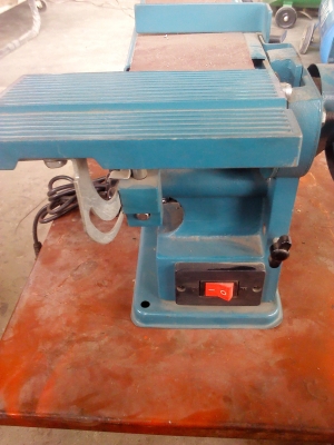 เครื่องขัดกระดาษทราย ใช้ลบคมแต่งผิวอื่นๆ ทำให้งานออกมาสวยและเร็วขัดแต่งได้ทุกวัสดุของใหม่พร้อมใช้ปรับองศาการขัดได้