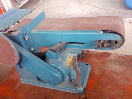 เครื่องขัดกระดาษทราย ใช้ลบคมแต่งผิวอื่นๆ ทำให้งานออกมาสวยและเร็วขัดแต่งได้ทุกวัสดุของใหม่พร้อมใช้ปรับองศาการขัดได้