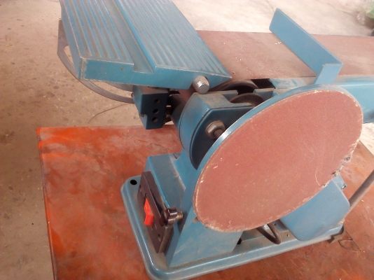 เครื่องขัดกระดาษทราย ใช้ลบคมแต่งผิวอื่นๆ ทำให้งานออกมาสวยและเร็วขัดแต่งได้ทุกวัสดุของใหม่พร้อมใช้ปรับองศาการขัดได้