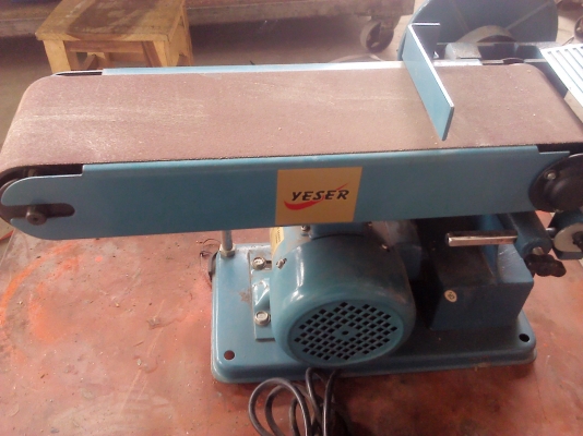 เครื่องขัดกระดาษทราย ใช้ลบคมแต่งผิวอื่นๆ ทำให้งานออกมาสวยและเร็วขัดแต่งได้ทุกวัสดุของใหม่พร้อมใช้ปรับองศาการขัดได้