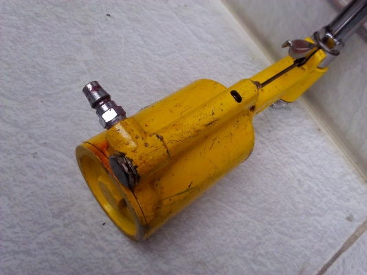 เครื่องย้ำรีเวทด้วยลม PUMA แต่ทำงานด้วยการดันน้ำมันจึงได้แรงที่มาทำงานเยอะ เครื่องย้ำรีเวทด้วยลม PUMA แต่ทำงานด้วยการดันน้ำมันจึงได้แรงที่มาทำงานเยอะ