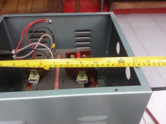 (เหมาะใช้กับไฟที่ได้จากการปั่นกังลมหรืออื่นๆ)หม้อแปลงเพิ่มแรงดันจากน้อยๆหรือ 70V.ให้เป็นไฟบ้าน 220 เป็น  ตัวค่อนข้างใหญ่ 4.5KVA..หนักประมาณ 30 กก.(เหลือ1 ตัว)