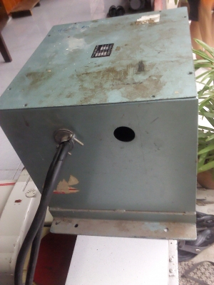 (เหมาะใช้กับไฟที่ได้จากการปั่นกังลมหรืออื่นๆ)หม้อแปลงเพิ่มแรงดันจากน้อยๆหรือ 70V.ให้เป็นไฟบ้าน 220 เป็น  ตัวค่อนข้างใหญ่ 4.5KVA..หนักประมาณ 30 กก.(เหลือ1 ตัว)