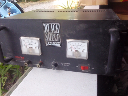 หม้อแปลงไฟฟ้าปรับแรงดันได้ 0-30 V. กระแสสูงสุดที่ 5 A. ใช้ได้กับอุปกรณ์ทุกอย่างหรือชาร์ทแบต มีหน้าปัดแสดงแรงดันและกระแสที่ใช้ หม้อแปลงไฟฟ้าปรับแรงดันได้ 0-30 V. กระแสสูงสุดที่ 5 A. ใช้ได้กับอุปกรณ์ทุกอย่างหรือชาร์ทแบต มีหน้าปัดแสดงแรงดันและกระแสที่ใช้