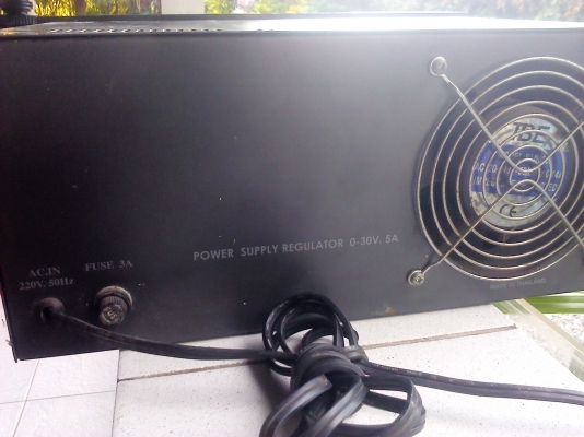 หม้อแปลงไฟฟ้าปรับแรงดันได้ 0-30 V. กระแสสูงสุดที่ 5 A. ใช้ได้กับอุปกรณ์ทุกอย่างหรือชาร์ทแบต มีหน้าปัดแสดงแรงดันและกระแสที่ใช้ หม้อแปลงไฟฟ้าปรับแรงดันได้ 0-30 V. กระแสสูงสุดที่ 5 A. ใช้ได้กับอุปกรณ์ทุกอย่างหรือชาร์ทแบต มีหน้าปัดแสดงแรงดันและกระแสที่ใช้