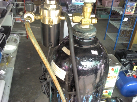 ลดราคาเครื่องเชื่อม MIG ยี่ห้อ DIAMOND WELA รุ่น 250Y เป้นระบบอินเวอร์เตอร์ พร้อมถังและอุปกรณ์ป้อนลวด(แค่ถังก็5000กว่า