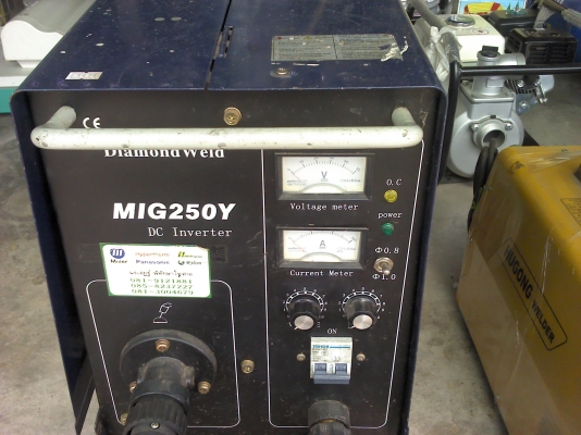 ลดราคาเครื่องเชื่อม MIG ยี่ห้อ DIAMOND WELA รุ่น 250Y เป้นระบบอินเวอร์เตอร์ พร้อมถังและอุปกรณ์ป้อนลวด(แค่ถังก็5000กว่า
