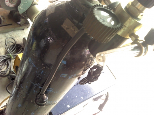 ลดราคาเครื่องเชื่อม MIG ยี่ห้อ DIAMOND WELA รุ่น 250Y เป้นระบบอินเวอร์เตอร์ พร้อมถังและอุปกรณ์ป้อนลวด(แค่ถังก็5000กว่า