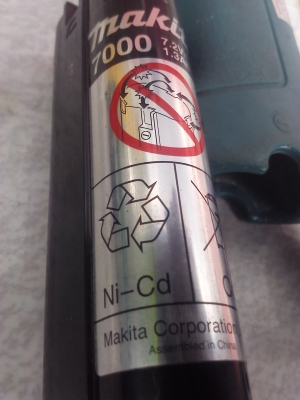 สว่านไร้สายตัวละ 2000  MAKITA สองตัวพร้อมใช้การใช้งานทุกอย่างดีแบตไม่เสื่อม(เอาสองตัวลดอีก500)
