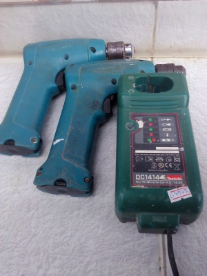 สว่านไร้สายตัวละ 2000  MAKITA สองตัวพร้อมใช้การใช้งานทุกอย่างดีแบตไม่เสื่อม(เอาสองตัวลดอีก500)