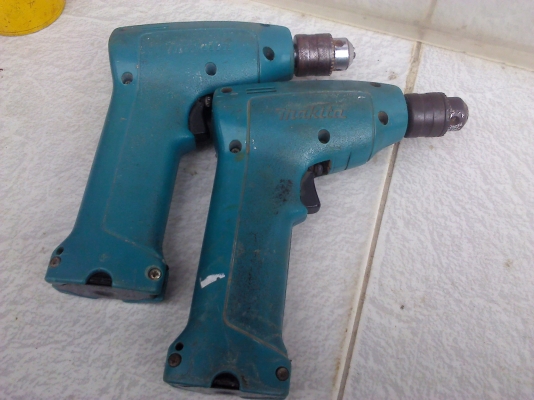 สว่านไร้สายตัวละ 2000  MAKITA สองตัวพร้อมใช้การใช้งานทุกอย่างดีแบตไม่เสื่อม(เอาสองตัวลดอีก500)