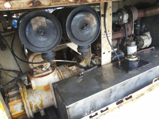 ขายปั้ม INGERSOLL-RAND  375 CFM เครื่องขมิ้น พร้อมใช้งาน พร้อมรับประกัน ครับ